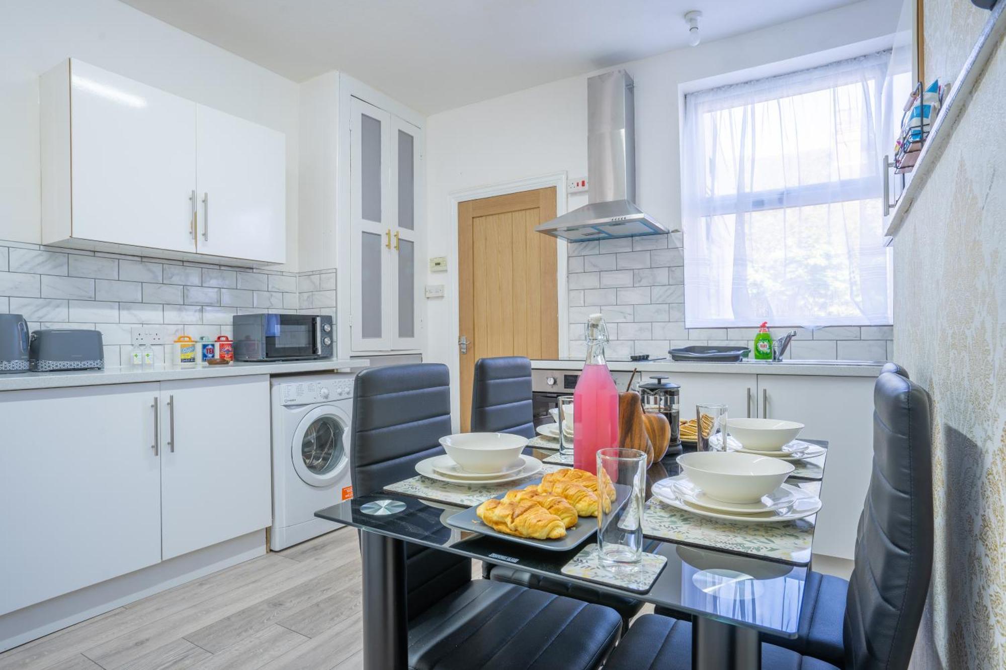 Stayzed E - Ng7 Free Wifi, Parking, Stylish House Near City Centre - Great For Tourists, Families, Contractors & Long Stays นอตติงแฮม ภายนอก รูปภาพ