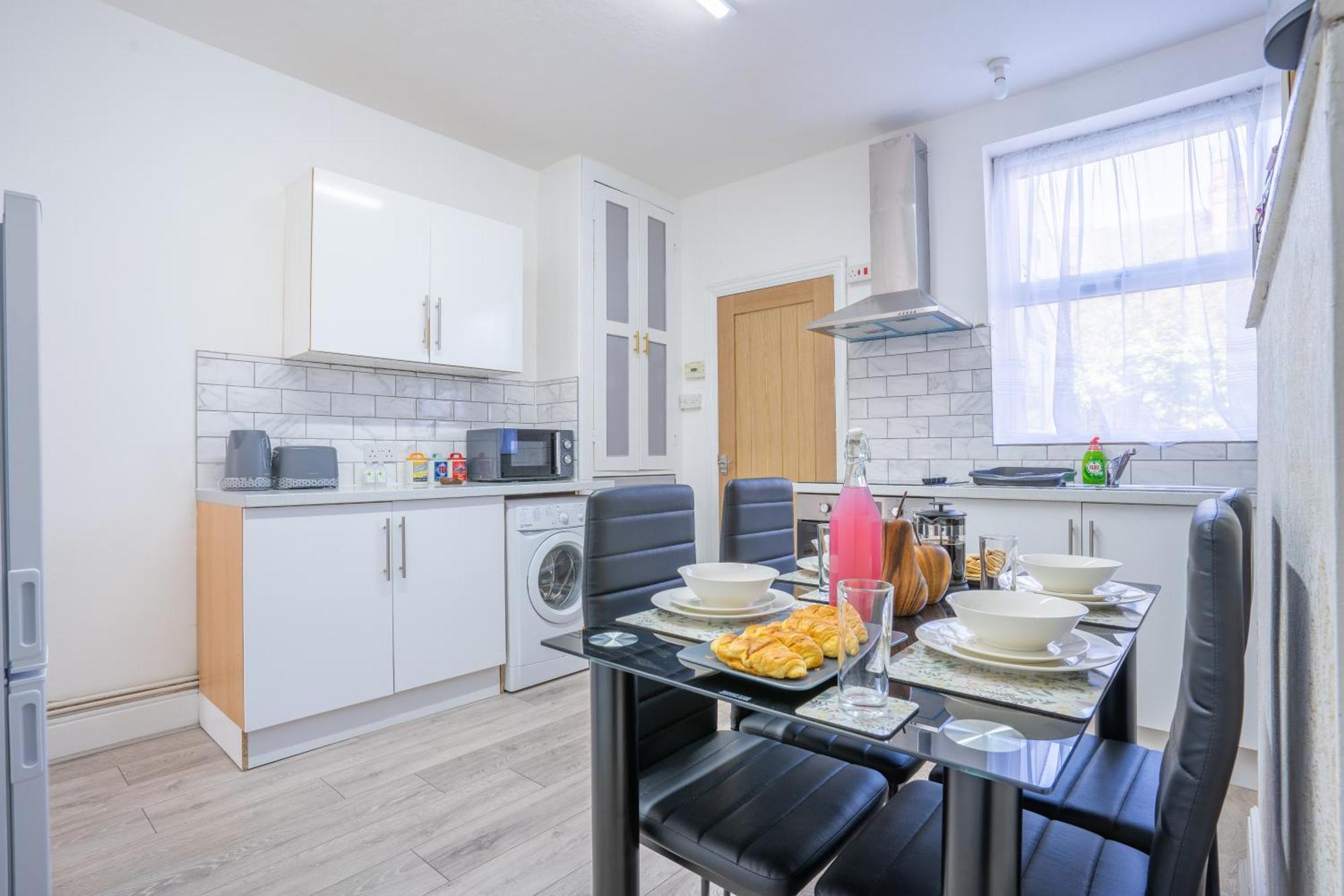 Stayzed E - Ng7 Free Wifi, Parking, Stylish House Near City Centre - Great For Tourists, Families, Contractors & Long Stays นอตติงแฮม ภายนอก รูปภาพ